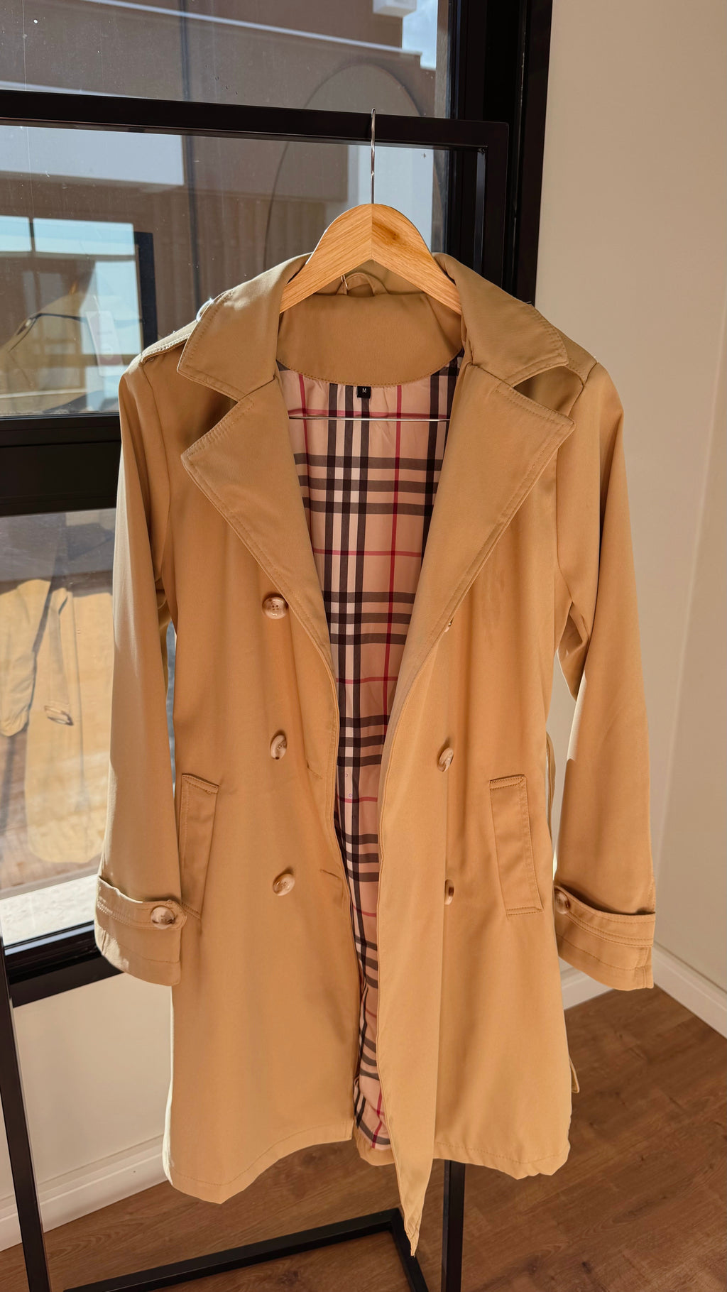 Trench Coat Clássico Bege – Elegância Atemporal