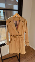 Trench Coat Clássico Bege – Elegância Atemporal