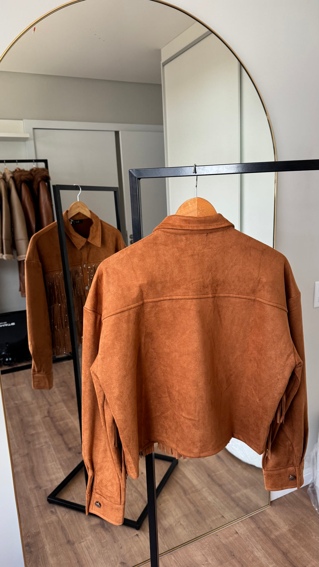 Jaqueta Suede com Franjas – Western Chic Sofisticado