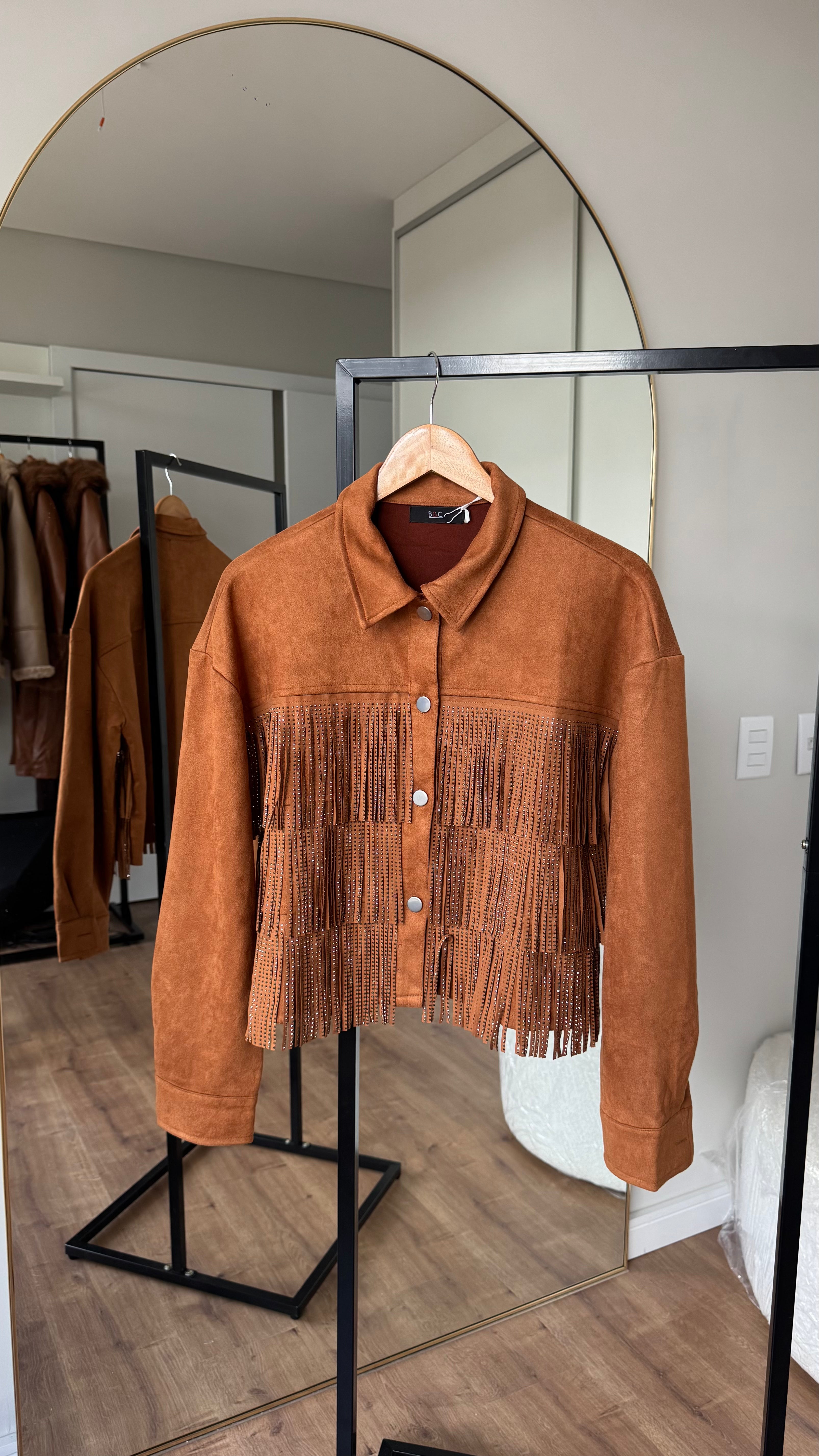 Jaqueta Suede com Franjas – Western Chic Sofisticado