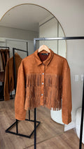 Jaqueta Suede com Franjas – Western Chic Sofisticado