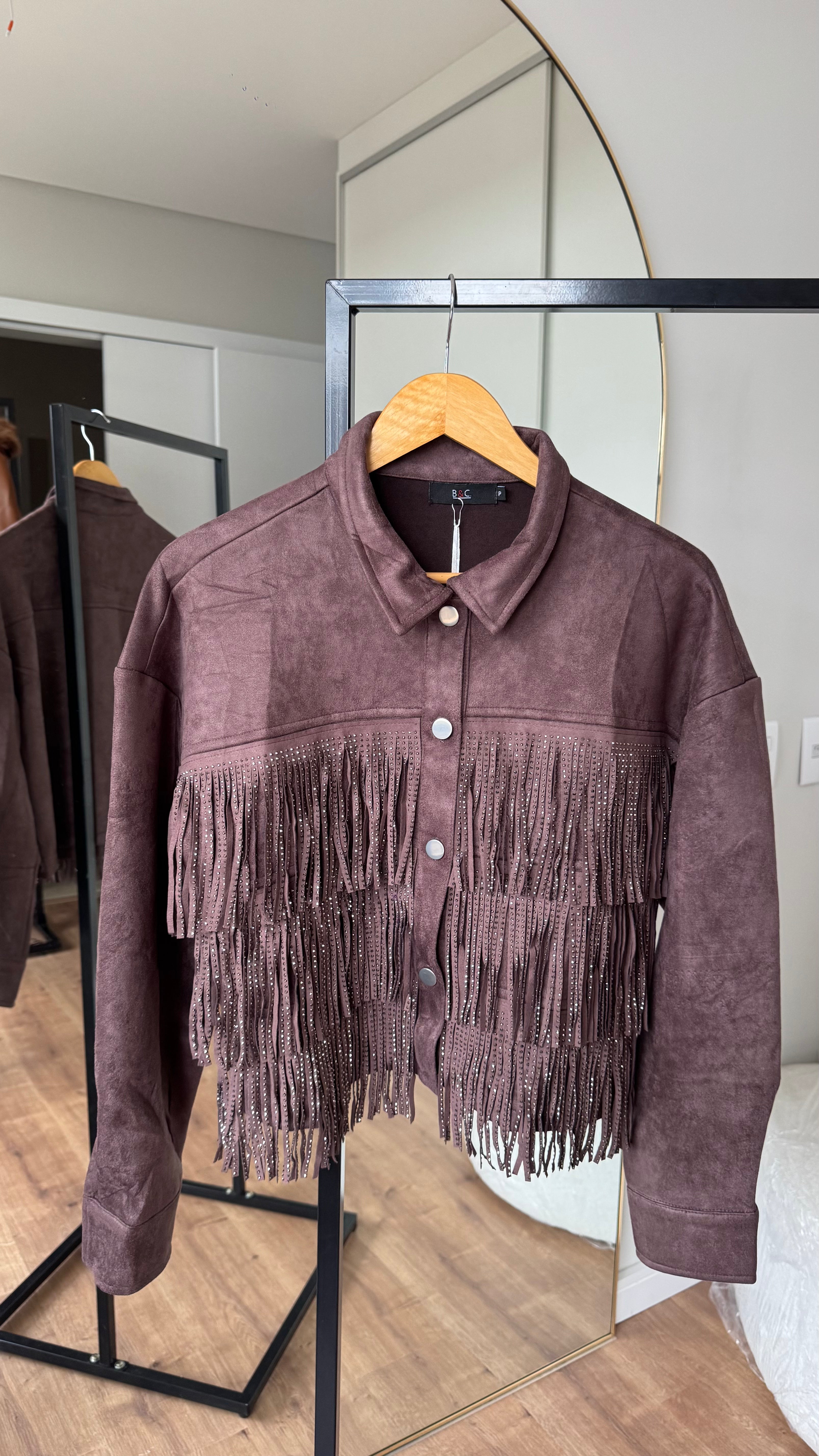 Jaqueta Suede com Franjas – Western Chic Sofisticado