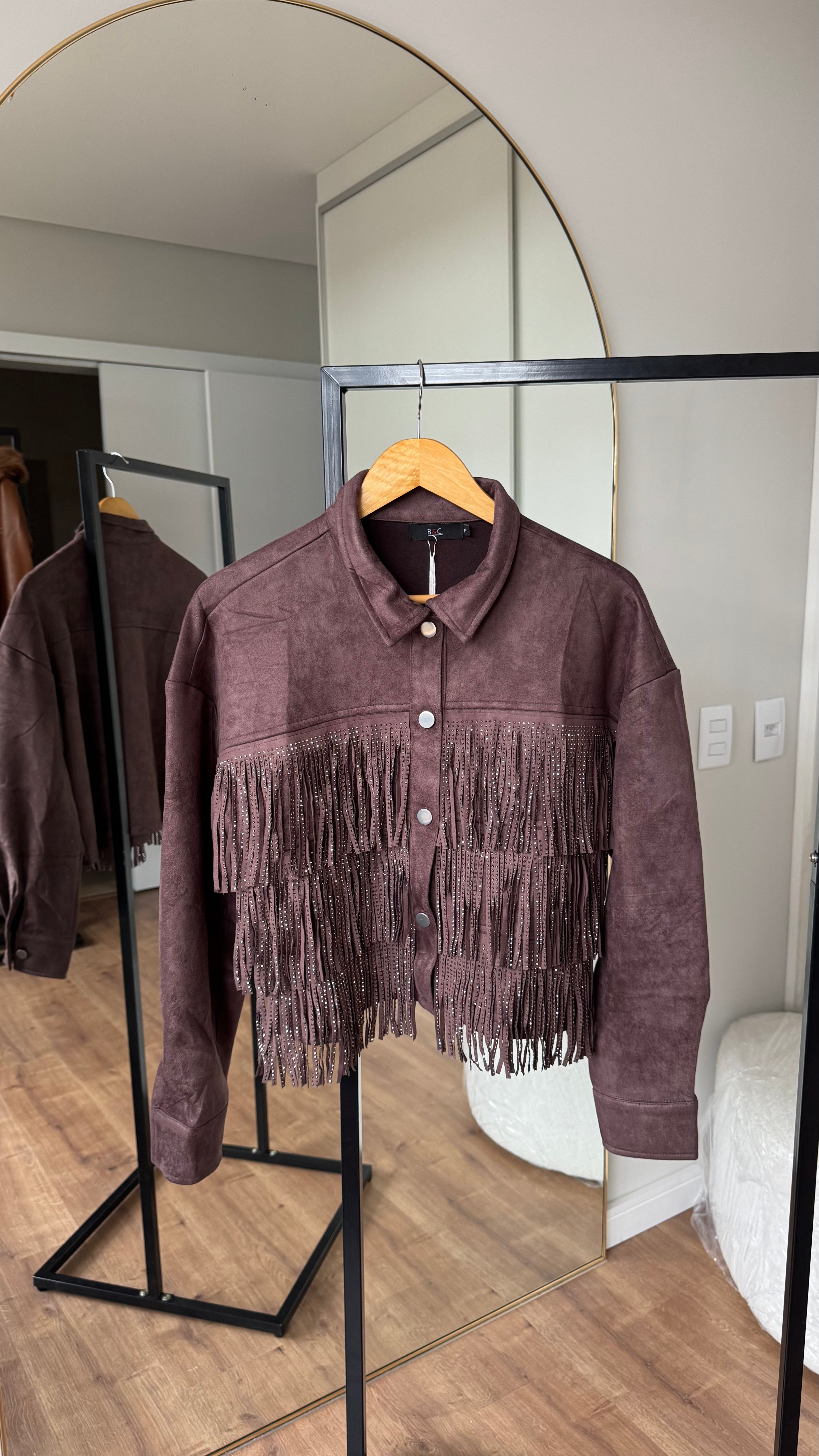 Jaqueta Suede com Franjas – Western Chic Sofisticado