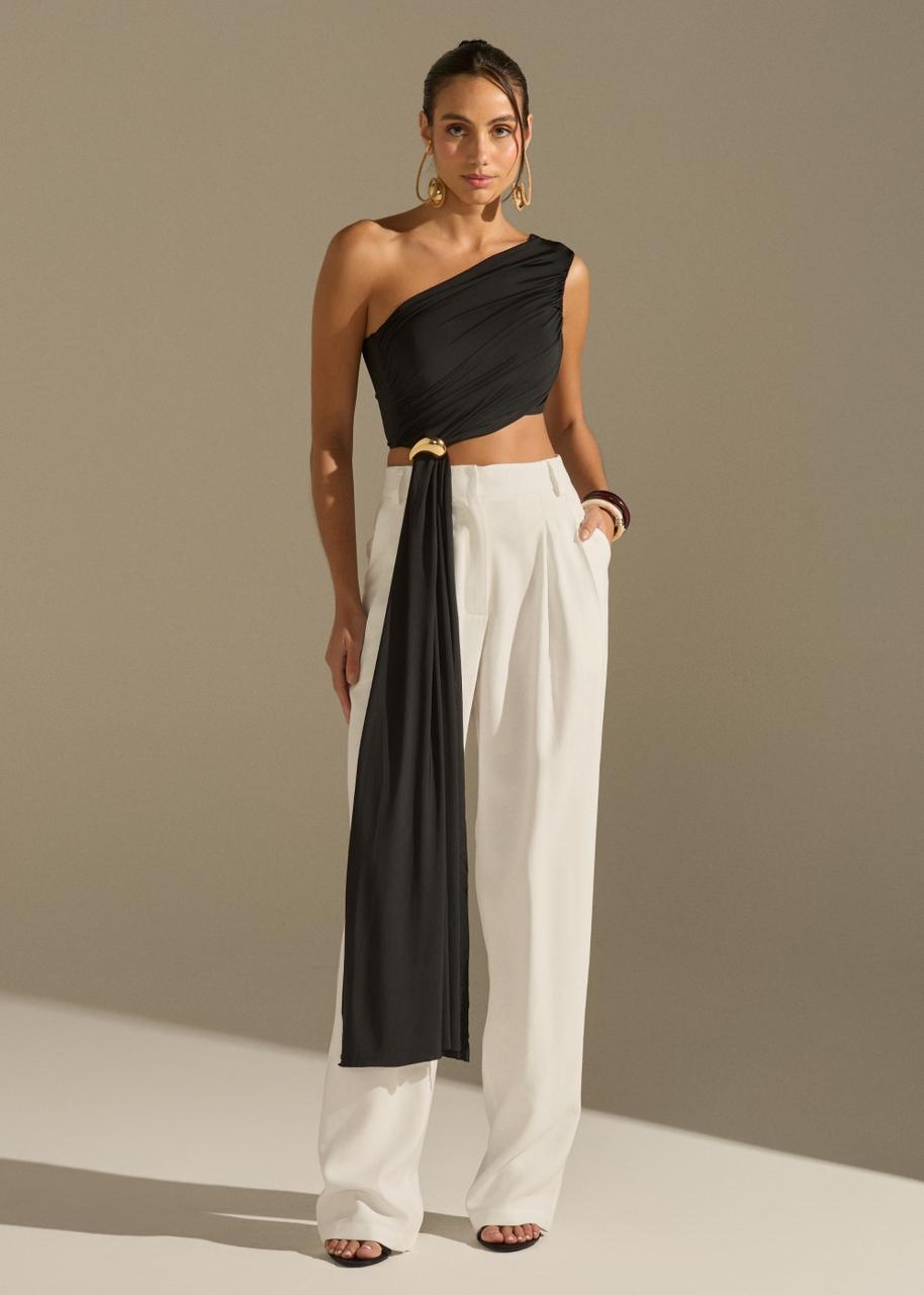 Top Assimétrico Preto com Argola Dourada