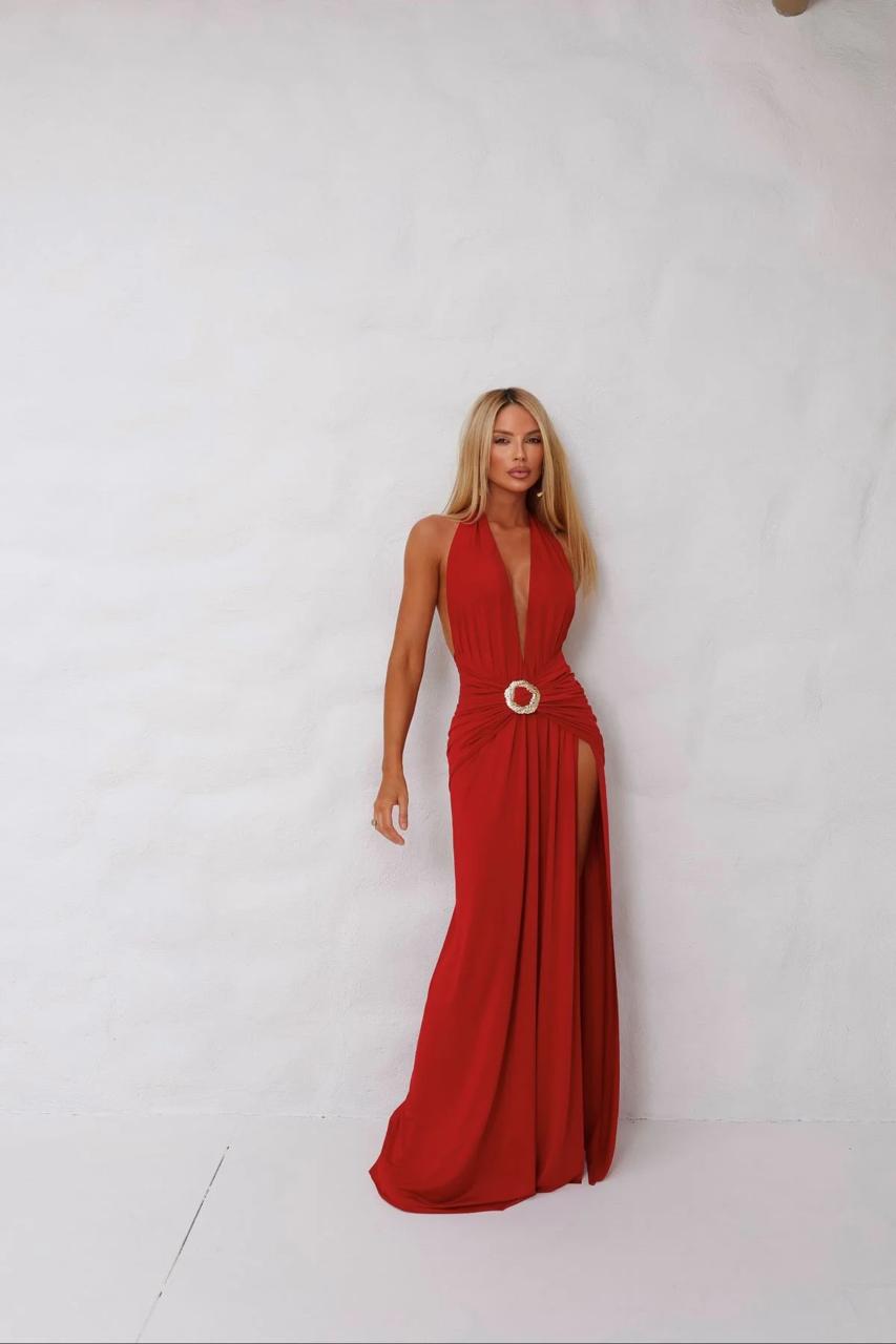 Vestido Longo com Fenda – Elegância Atemporal