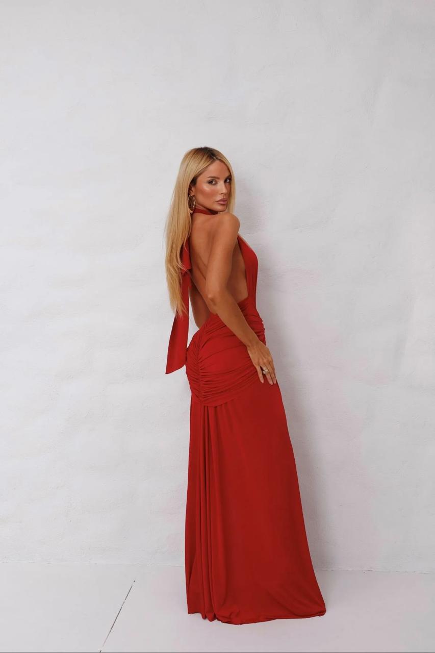 Vestido Longo com Fenda – Elegância Atemporal