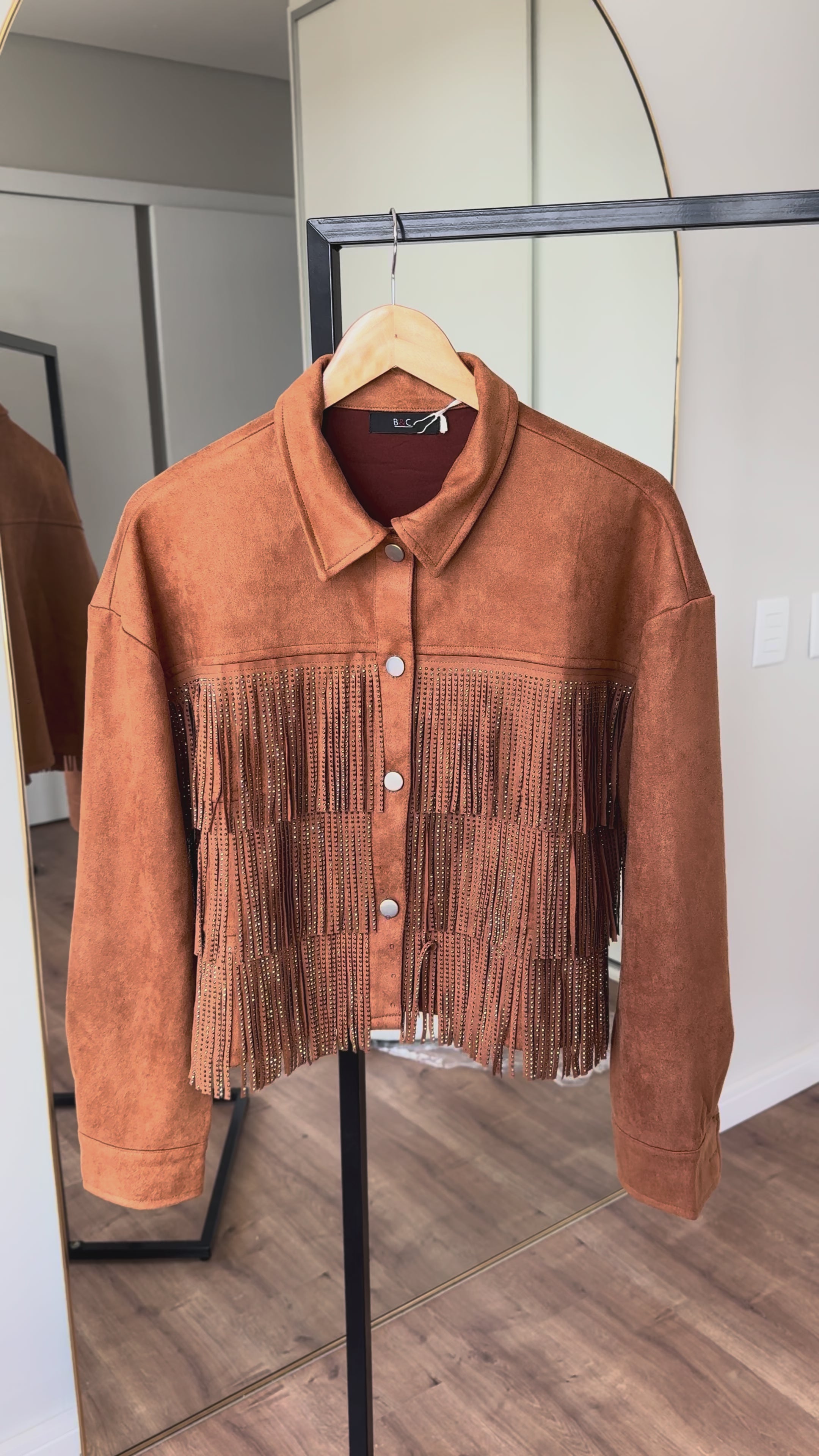 Jaqueta Suede com Franjas – Western Chic Sofisticado